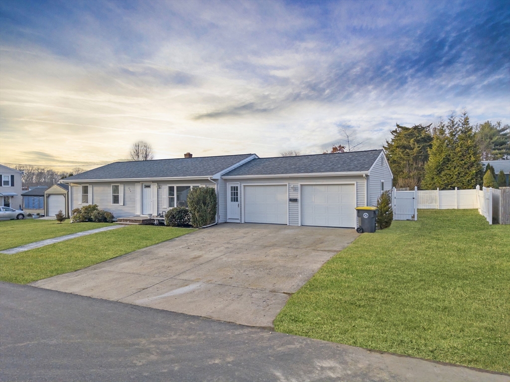 258 Folsom Ave, Somerset, Massachusetts, 3 Bedrooms Bedrooms, 5 Rooms Rooms,2 BathroomsBathrooms,Residential,For Sale,Folsom Ave,73494927