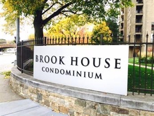 44 Washington St, Brookline, Massachusetts, 2 Rooms Rooms,1 BathroomBathrooms,Residential Lease,For Rent,Washington St,73494937