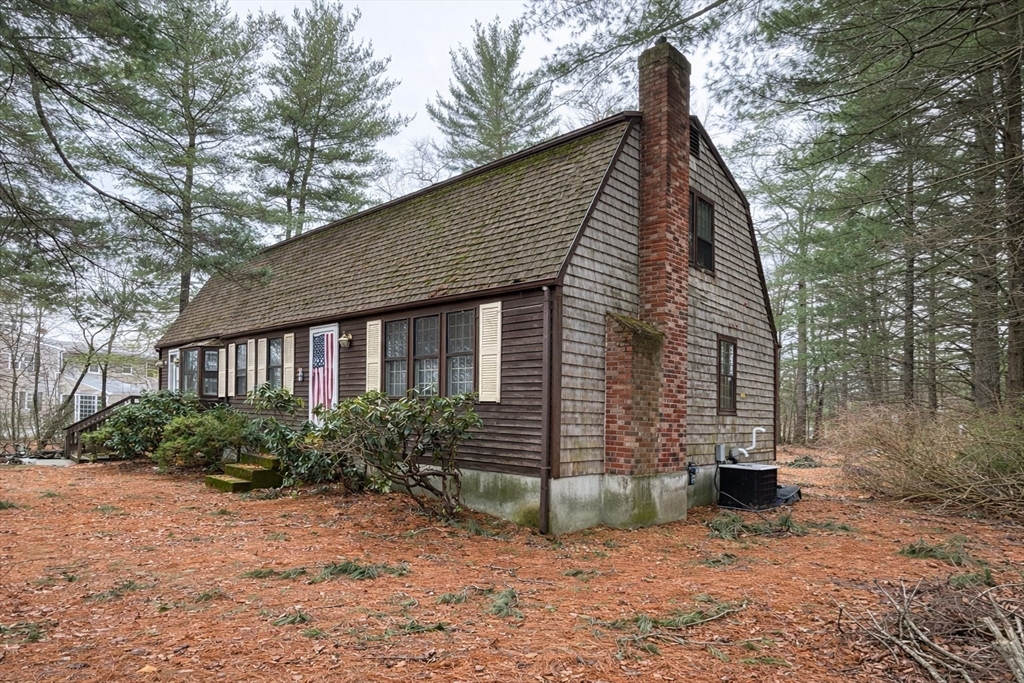 54 Leaf Ln, East Bridgewater, Massachusetts, 3 Bedrooms Bedrooms, 8 Rooms Rooms,1.5 BathroomsBathrooms,Residential,For Sale,Leaf Ln,73494951
