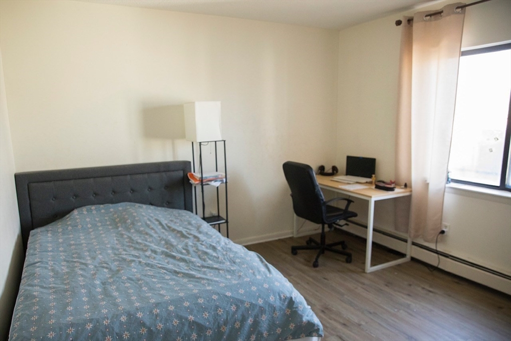 164 Galen St, Watertown, Massachusetts, 3 Bedrooms Bedrooms, 5 Rooms Rooms,1 BathroomBathrooms,Residential Lease,For Rent,Galen St,73494954