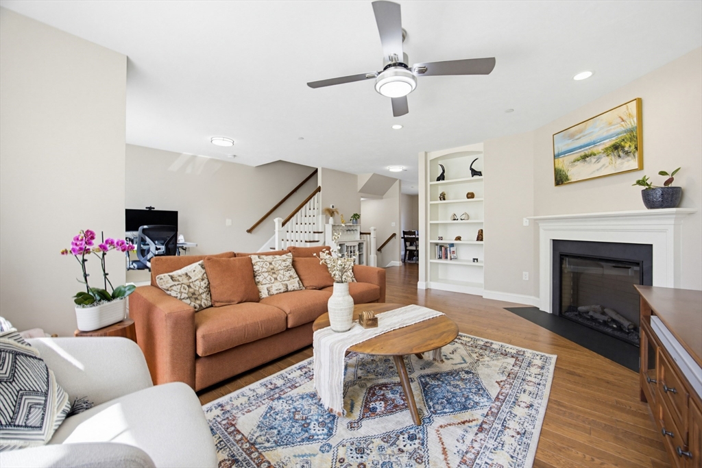 168 Lowell St, Wilmington, Massachusetts, 3 Bedrooms Bedrooms, 6 Rooms Rooms,3 BathroomsBathrooms,Residential,For Sale,Lowell St,73494714