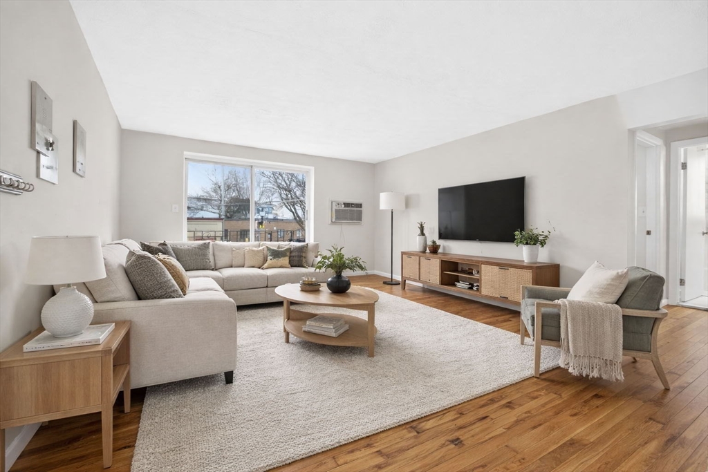 8 Kittredge St, Boston, Massachusetts, 2 Bedrooms Bedrooms, 4 Rooms Rooms,1 BathroomBathrooms,Residential,For Sale,Kittredge St,73494815