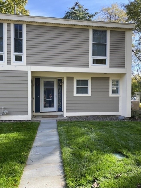 11 Oak St, Wellesley, Massachusetts, 2 Bedrooms Bedrooms, 5 Rooms Rooms,1.5 BathroomsBathrooms,Residential Lease,For Rent,Oak St,73494823