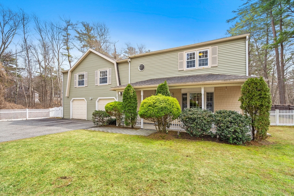 14 Meade Rd, North Reading, Massachusetts, 4 Bedrooms Bedrooms, 9 Rooms Rooms,2 BathroomsBathrooms,Residential,For Sale,Meade Rd,73494749