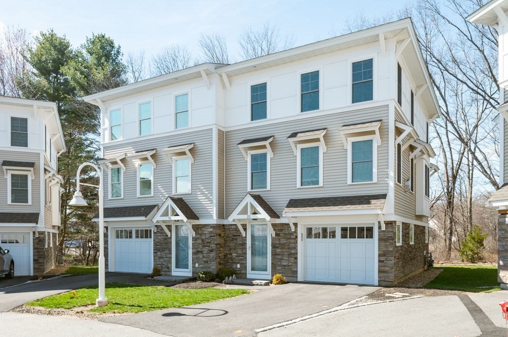 21 Hines Way, Newburyport, Massachusetts, 2 Bedrooms Bedrooms, 6 Rooms Rooms,3.5 BathroomsBathrooms,Residential,For Sale,Hines Way,73494710