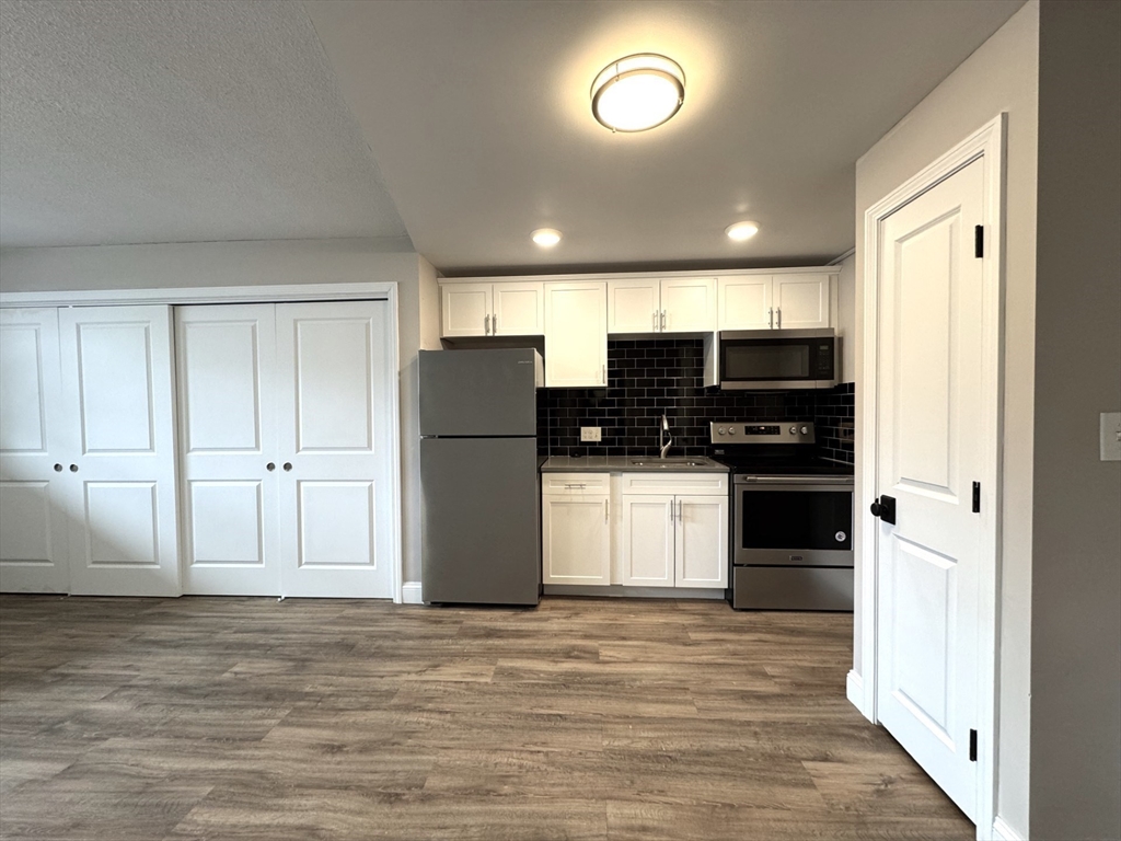 625 Main Street, Reading, Massachusetts, 1 Room Rooms,1 BathroomBathrooms,Residential Lease,For Rent,Main Street,73495019