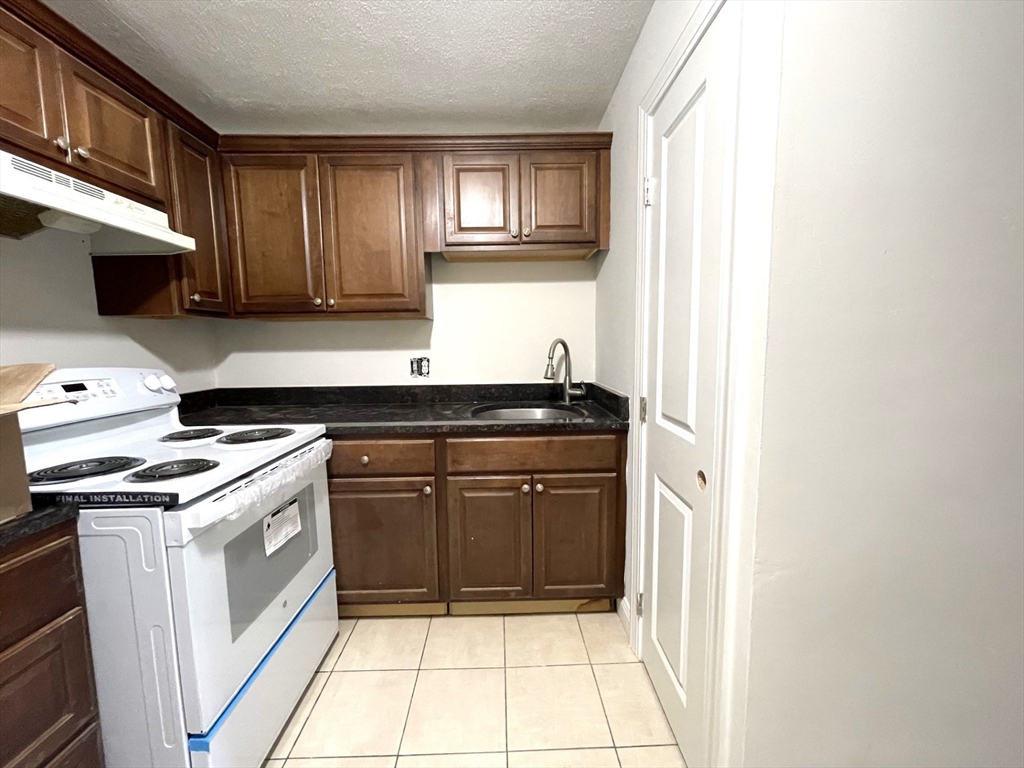 580 Salem Street, Wakefield, Massachusetts, 1 Bedroom Bedrooms, 4 Rooms Rooms,1 BathroomBathrooms,Residential Lease,For Rent,Salem Street,73495023