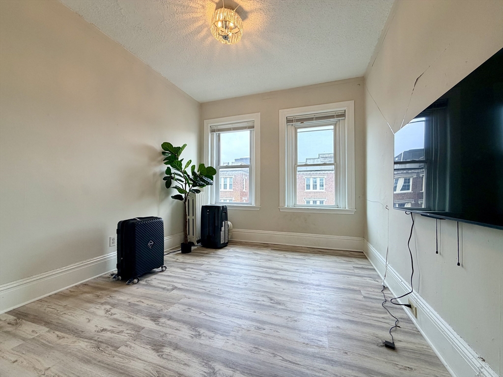 14 Glenville, Boston, Massachusetts, 4 Bedrooms Bedrooms, 7 Rooms Rooms,1 BathroomBathrooms,Residential Lease,For Rent,Glenville,73495029