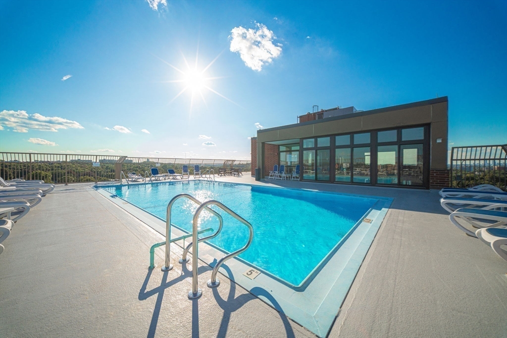 77 Adams St, Quincy, Massachusetts, 1 Bedroom Bedrooms, 3 Rooms Rooms,1 BathroomBathrooms,Residential Lease,For Rent,Adams St,73495049