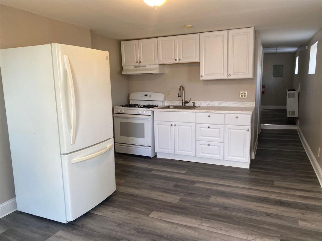 99 Mammoth Rd, Lowell, Massachusetts, 2 Bedrooms Bedrooms, 4 Rooms Rooms,1 BathroomBathrooms,Residential Lease,For Rent,Mammoth Rd,73481363