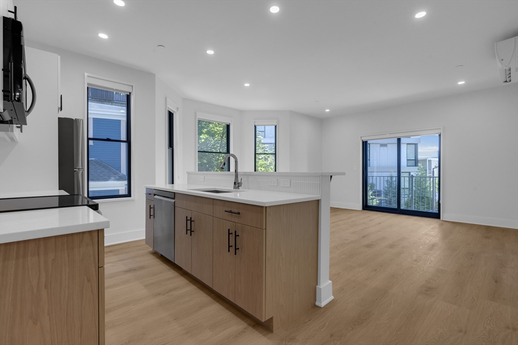 69 Bailey Street, Boston, Massachusetts, 2 Bedrooms Bedrooms, 4 Rooms Rooms,1 BathroomBathrooms,Residential Lease,For Rent,Bailey Street,73479246