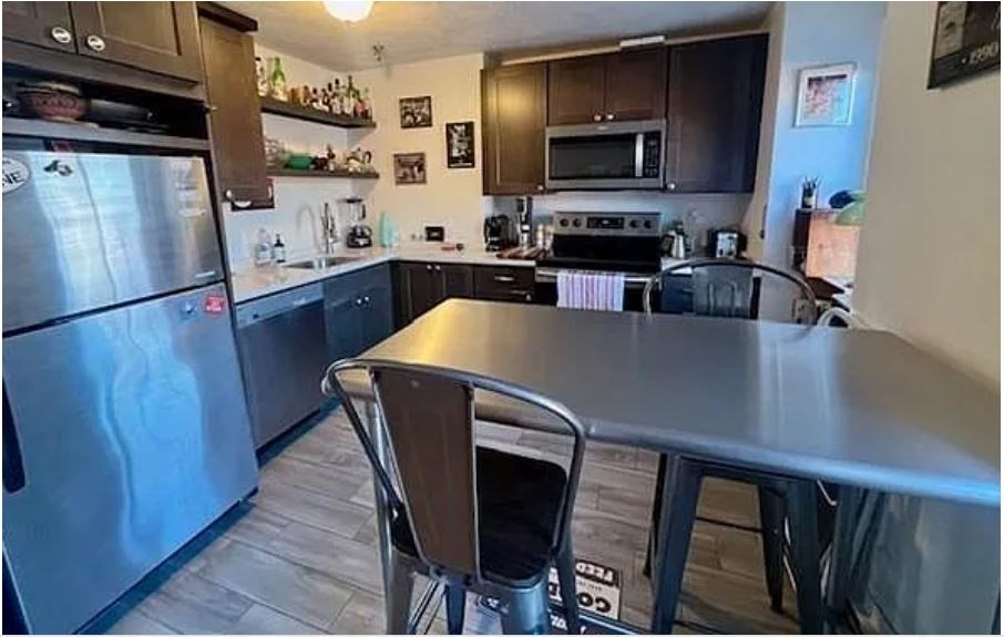 20 Hanson, Boston, Massachusetts, 2 Bedrooms Bedrooms, 4 Rooms Rooms,1 BathroomBathrooms,Residential Lease,For Rent,Hanson,73471401