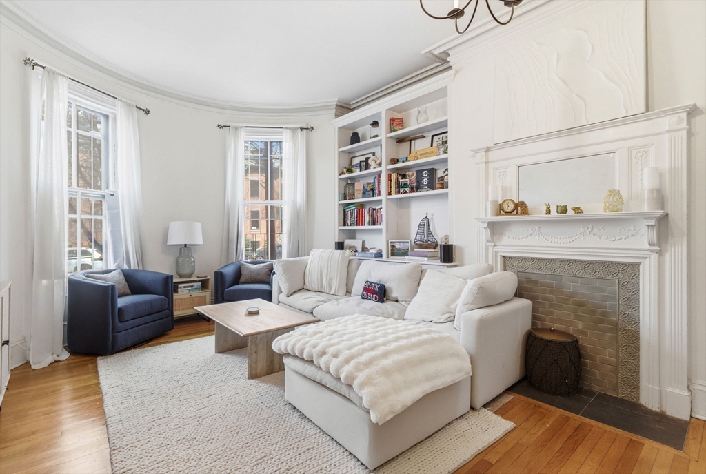 146 Warren Ave, Boston, Massachusetts, 1 Bedroom Bedrooms, 3 Rooms Rooms,1 BathroomBathrooms,Residential Lease,For Rent,Warren Ave,73489574