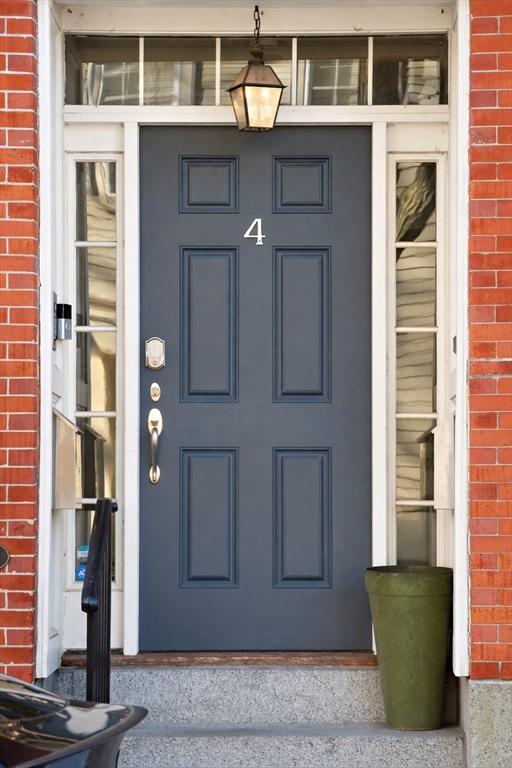 4 Mount Vernon St, Boston, Massachusetts, 3 Bedrooms Bedrooms, 6 Rooms Rooms,2.5 BathroomsBathrooms,Residential,For Sale,Mount Vernon St,73495056