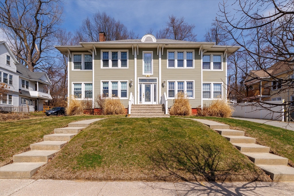 85 Narragansett St, Springfield, Massachusetts, 4 Bedrooms Bedrooms, 12 Rooms Rooms,2 BathroomsBathrooms,Residential Income,For Sale,Narragansett St,73495225