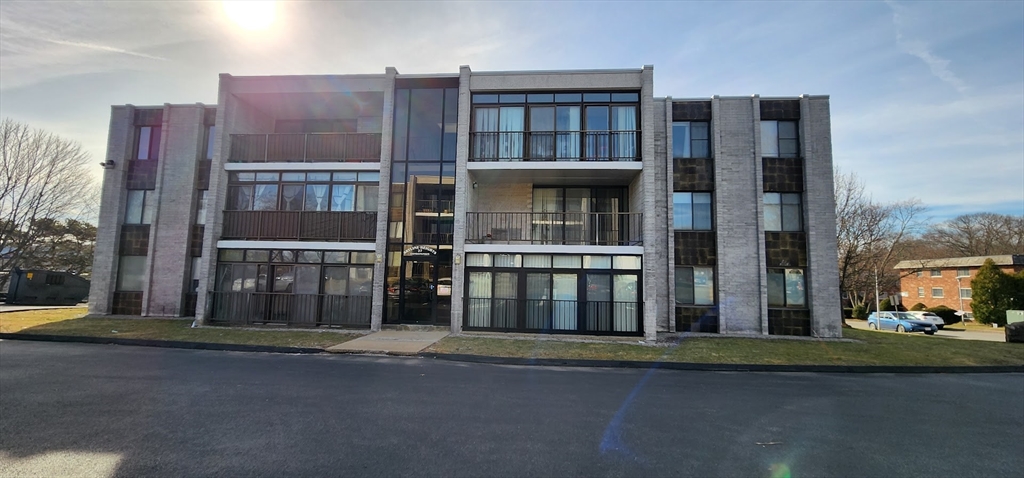 27 Skyline Drive, Braintree, Massachusetts, 2 Bedrooms Bedrooms, 4 Rooms Rooms,1.5 BathroomsBathrooms,Residential Lease,For Rent,Skyline Drive,73495238