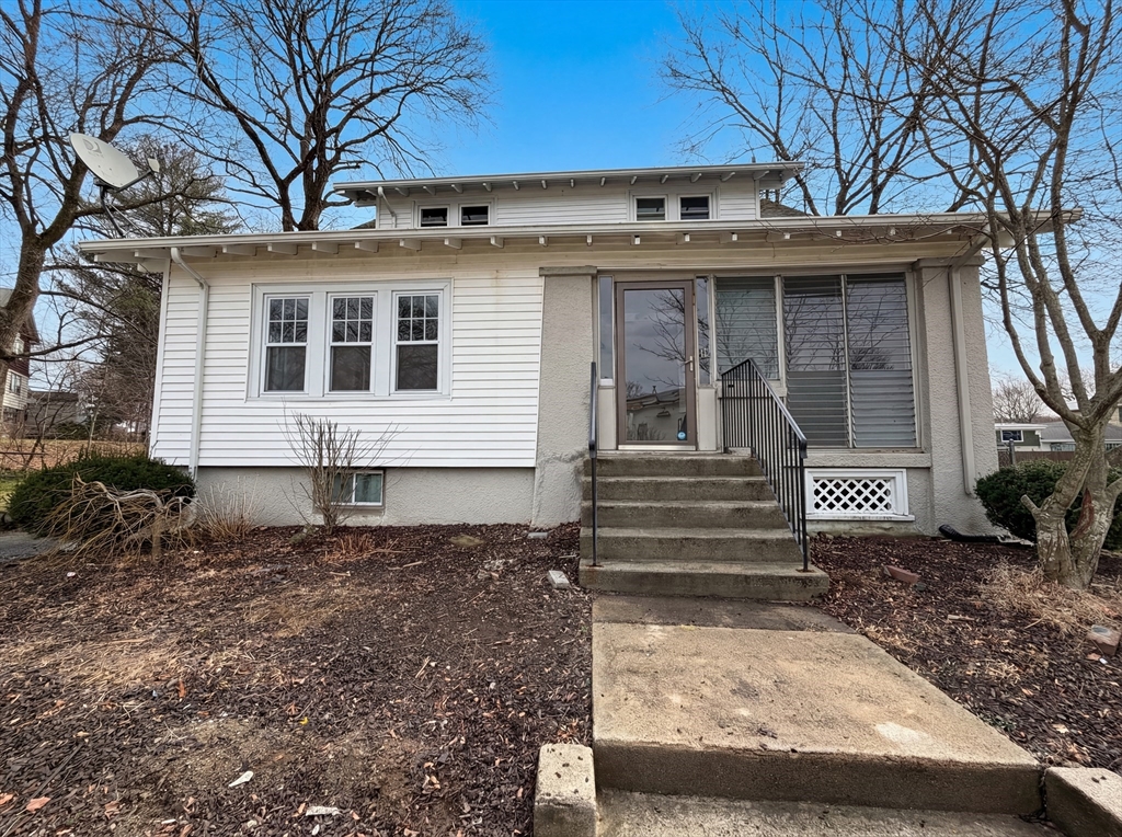 10 Perrot St, Worcester, Massachusetts, 4 Bedrooms Bedrooms, 7 Rooms Rooms,1.5 BathroomsBathrooms,Residential,For Sale,Perrot St,73495243