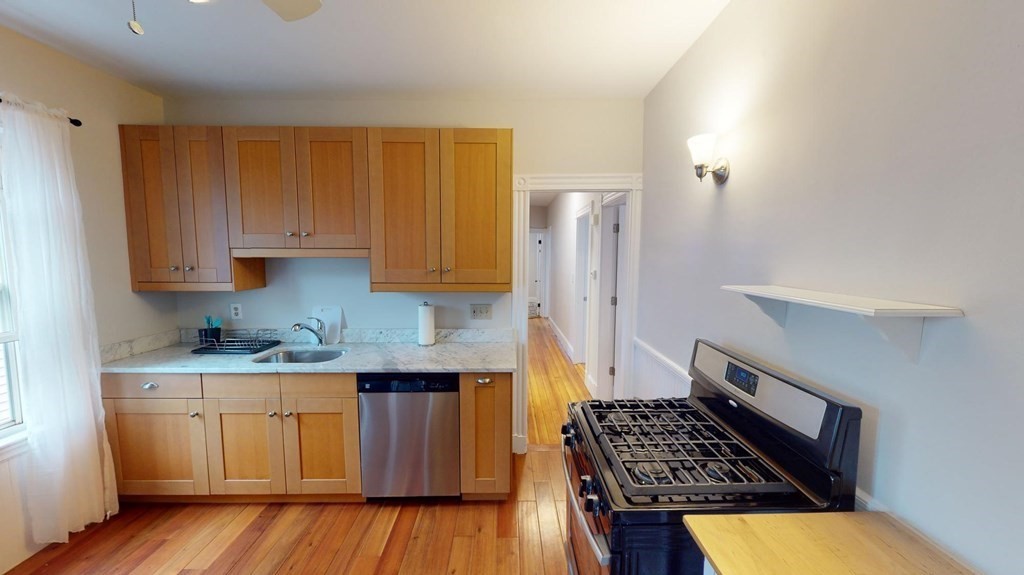26 Taft, Boston, Massachusetts, 3 Bedrooms Bedrooms, 5 Rooms Rooms,1 BathroomBathrooms,Residential Lease,For Rent,Taft,72621990