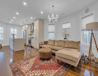 351 Centre Street, Boston, Massachusetts, 2 Bedrooms Bedrooms, 3 Rooms Rooms,1 BathroomBathrooms,Residential Lease,For Rent,Centre Street,73495265