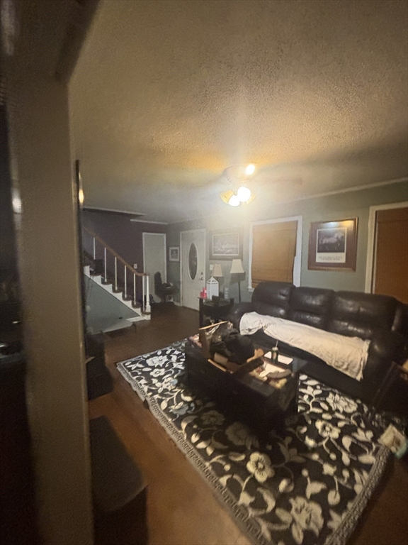 1 Dover Rd, South Hadley, Massachusetts, 3 Bedrooms Bedrooms, 5 Rooms Rooms,1 BathroomBathrooms,Residential,For Sale,Dover Rd,73495071