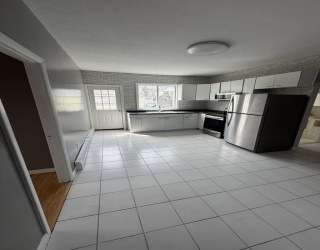 5 Washington Sq, Gloucester, Massachusetts, 2 Bedrooms Bedrooms, 4 Rooms Rooms,1 BathroomBathrooms,Residential Lease,For Rent,Washington Sq,73495080