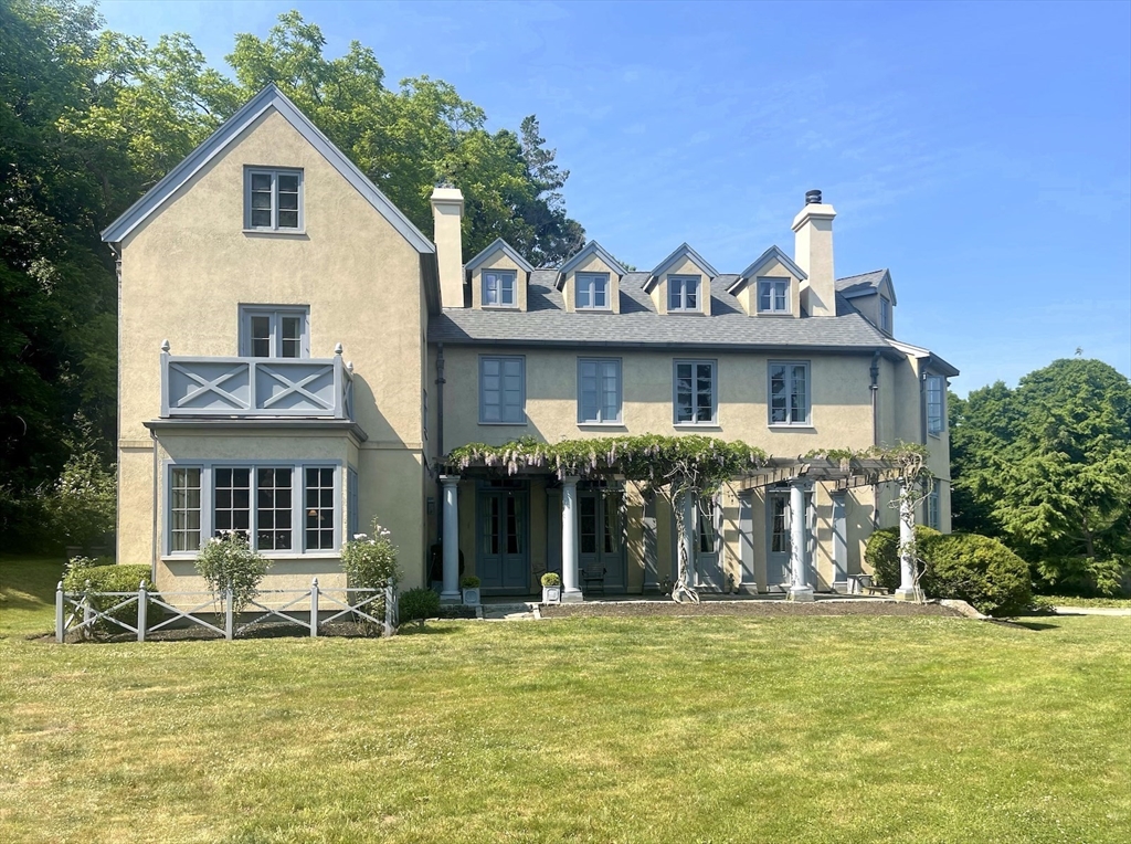 918 Hale Street, Beverly, Massachusetts, 4 Bedrooms Bedrooms, 11 Rooms Rooms,2.5 BathroomsBathrooms,Residential Lease,For Rent,Hale Street,73495079