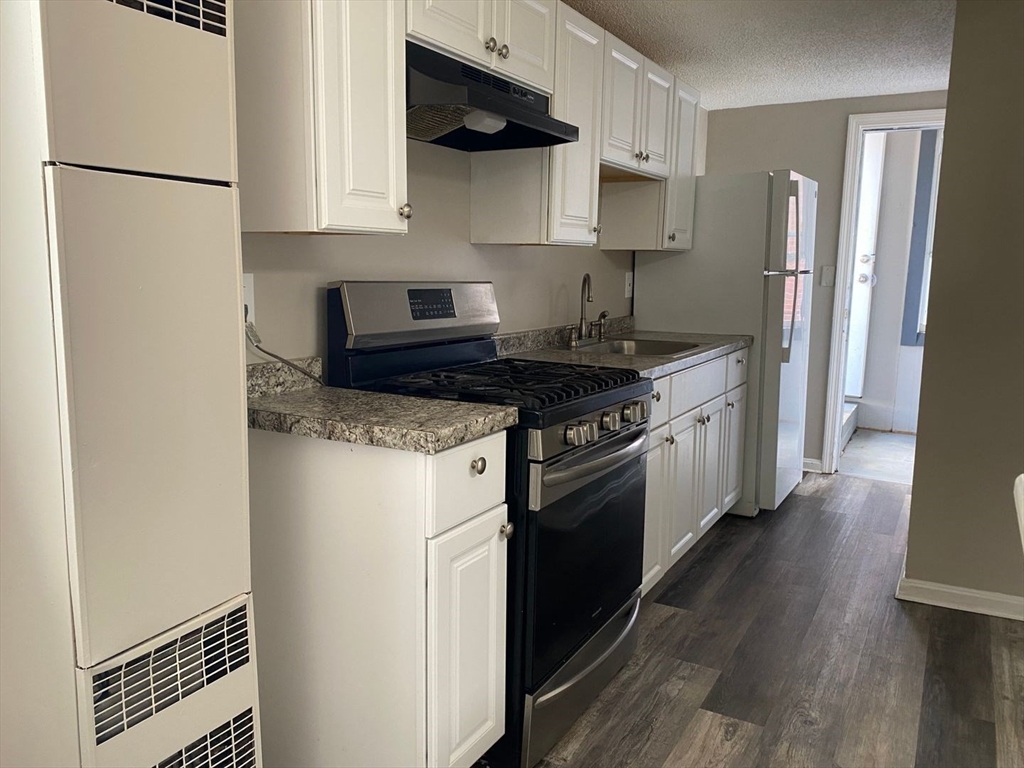 99 Mammoth Rd, Lowell, Massachusetts, 2 Bedrooms Bedrooms, 4 Rooms Rooms,1 BathroomBathrooms,Residential Lease,For Rent,Mammoth Rd,73481364