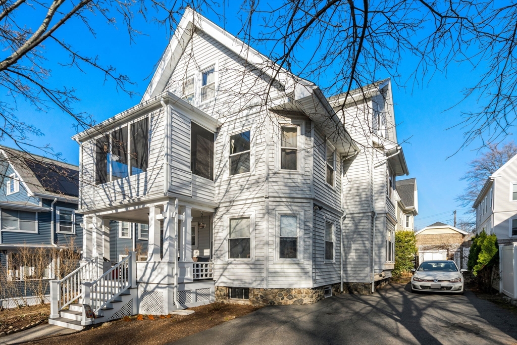 113 Langdon Ave, Watertown, Massachusetts, 5 Bedrooms Bedrooms, 11 Rooms Rooms,3 BathroomsBathrooms,Residential Income,For Sale,Langdon Ave,73495099