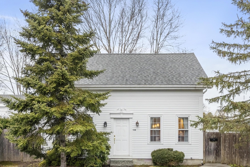 54-R Broadway, Rockport, Massachusetts, 2 Bedrooms Bedrooms, 4 Rooms Rooms,1.5 BathroomsBathrooms,Residential Lease,For Rent,Broadway,73495137