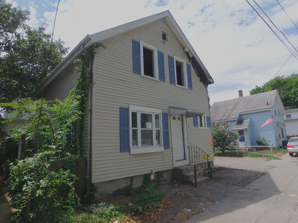 14 Martin Ct, Pawtucket, Rhode Island, 3 Bedrooms Bedrooms, 6 Rooms Rooms,1 BathroomBathrooms,Residential,For Sale,Martin Ct,73409220