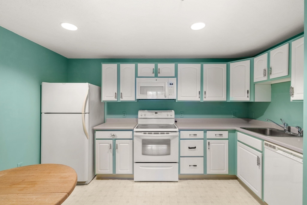 2 Ocean Ave, Gloucester, Massachusetts, 1 Bedroom Bedrooms, 3 Rooms Rooms,1 BathroomBathrooms,Residential,For Sale,Ocean Ave,73495153