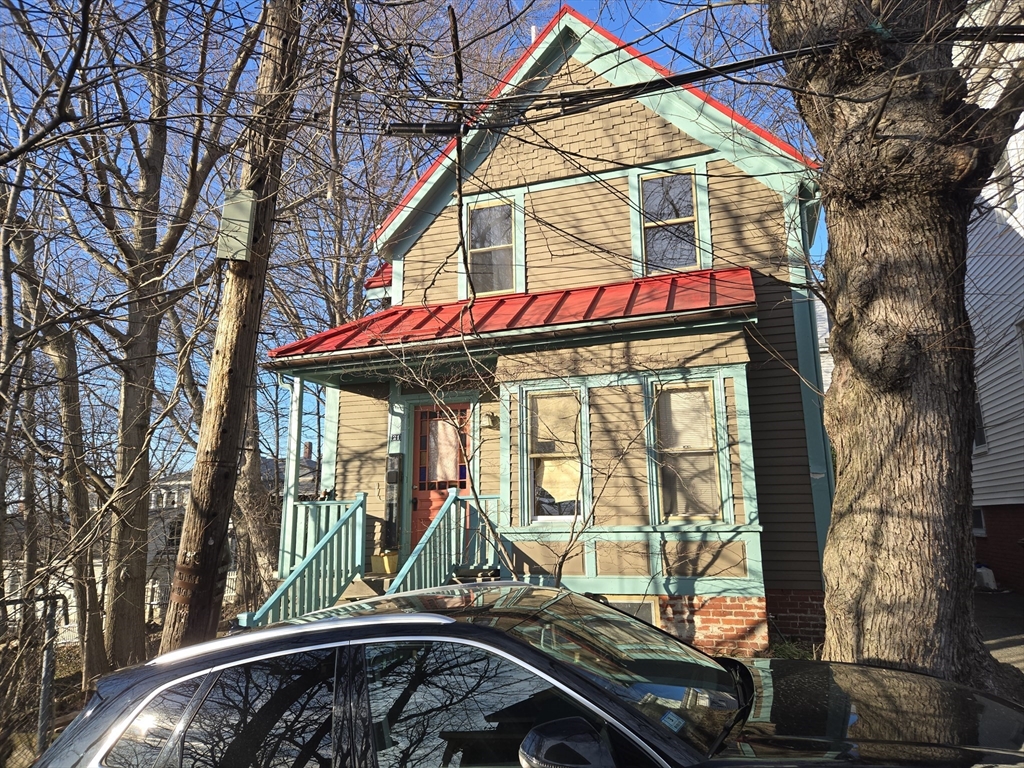 21 Mountain Avenue, Somerville, Massachusetts, 3 Bedrooms Bedrooms, 8 Rooms Rooms,1.5 BathroomsBathrooms,Residential Lease,For Rent,Mountain Avenue,73495113