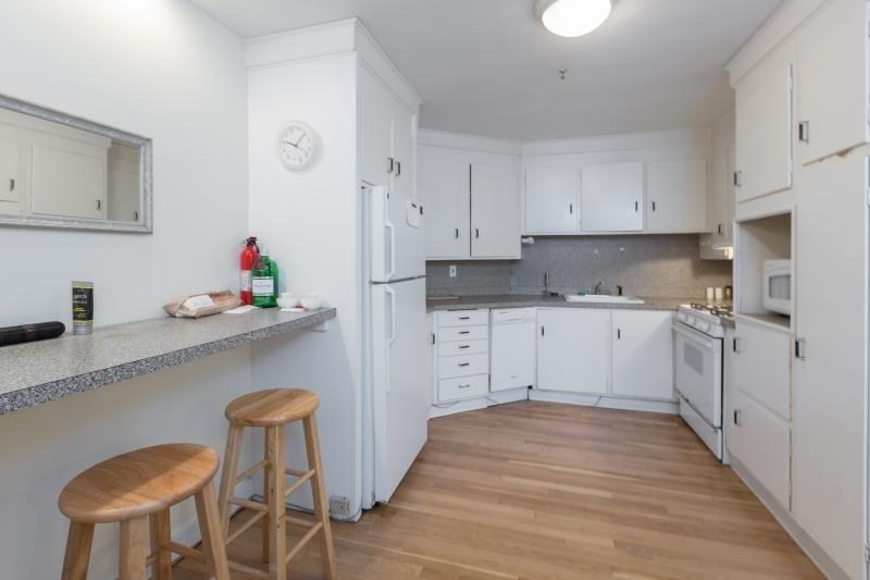 290 Commonwealth Ave, Boston, Massachusetts, 3 Bedrooms Bedrooms, 5 Rooms Rooms,1 BathroomBathrooms,Residential Lease,For Rent,Commonwealth Ave,73495167