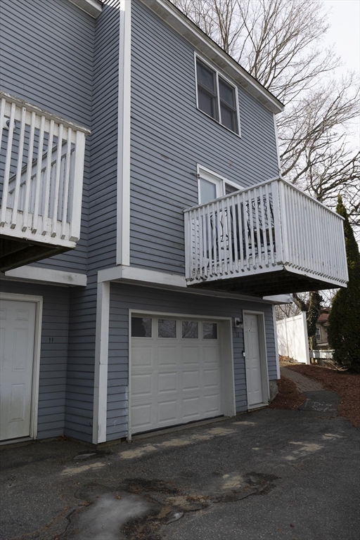 113 School Street, Lowell, Massachusetts, 2 Bedrooms Bedrooms, 3 Rooms Rooms,1.5 BathroomsBathrooms,Residential,For Sale,School Street,73495170