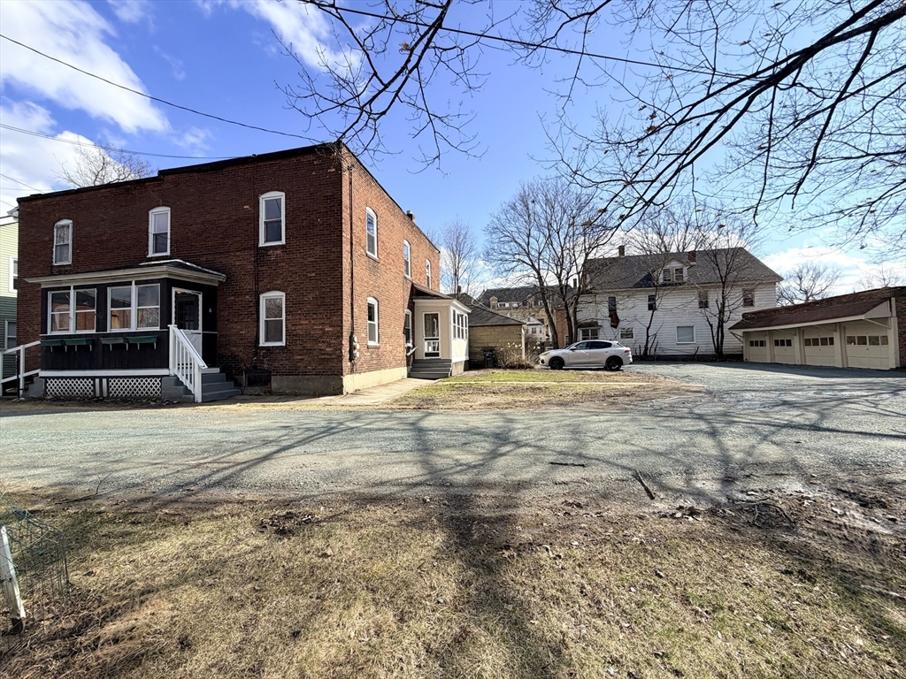 5-6 Monteleone Pl, Pittsfield, Massachusetts, 7 Bedrooms Bedrooms, 13 Rooms Rooms,2.5 BathroomsBathrooms,Residential Income,For Sale,Monteleone Pl,73495212