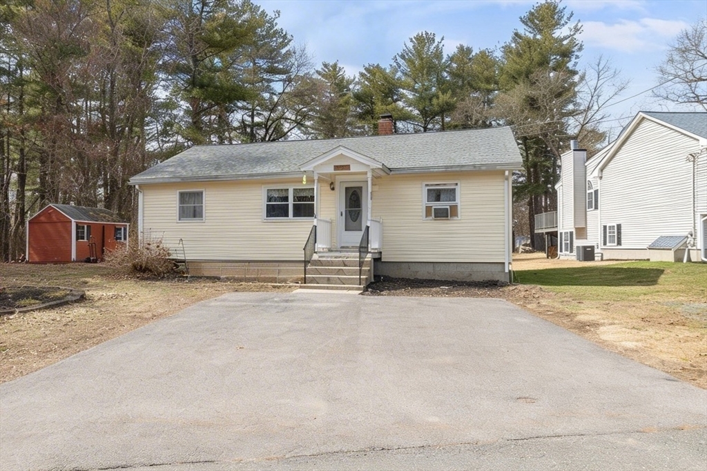 25 Fairview Ave, Dracut, Massachusetts, 3 Bedrooms Bedrooms, 5 Rooms Rooms,2 BathroomsBathrooms,Residential,For Sale,Fairview Ave,73495223