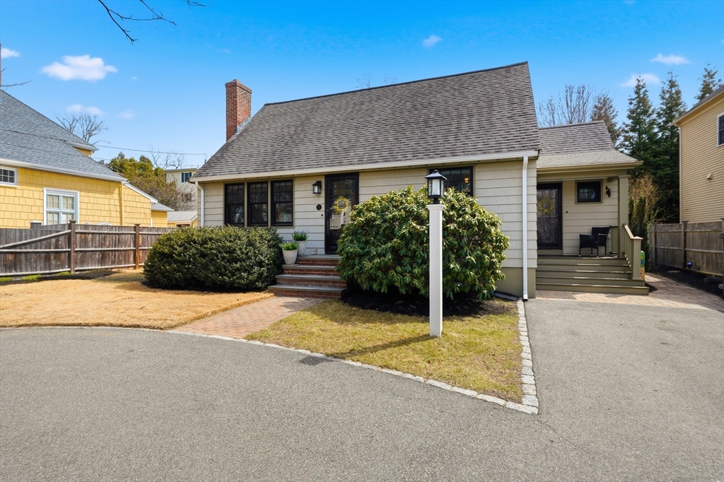 8 Freemont St, Lexington, Massachusetts, 3 Bedrooms Bedrooms, 9 Rooms Rooms,2 BathroomsBathrooms,Residential,For Sale,Freemont St,73495085