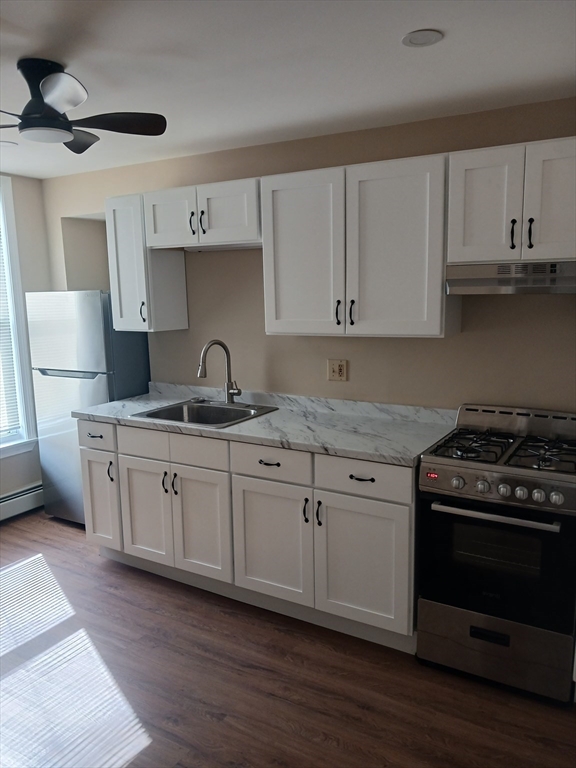 1 Race, Haverhill, Massachusetts, 1 Bedroom Bedrooms, 4 Rooms Rooms,1 BathroomBathrooms,Residential Lease,For Rent,Race,73495279