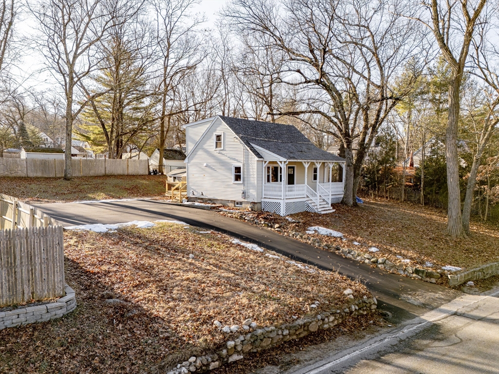133 Salem Rd, Billerica, Massachusetts, 4 Bedrooms Bedrooms, 10 Rooms Rooms,3 BathroomsBathrooms,Residential,For Sale,Salem Rd,73449820