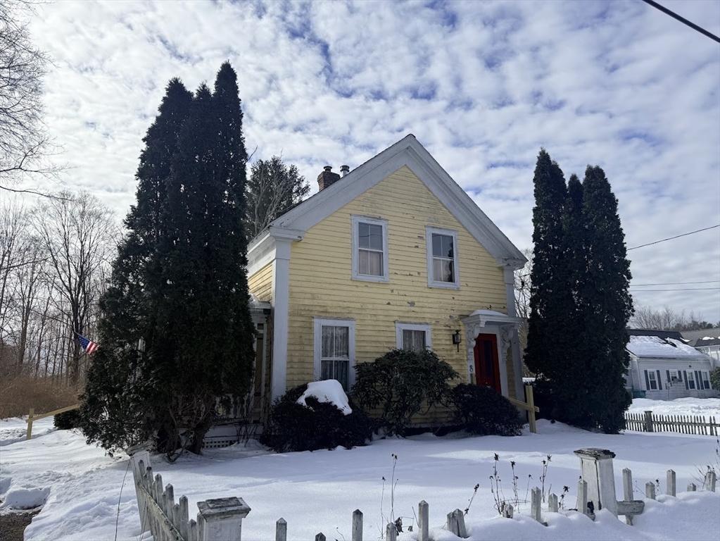 8 Maple Street, Upton, Massachusetts, 2 Bedrooms Bedrooms, 6 Rooms Rooms,1.5 BathroomsBathrooms,Residential,For Sale,Maple Street,73478758