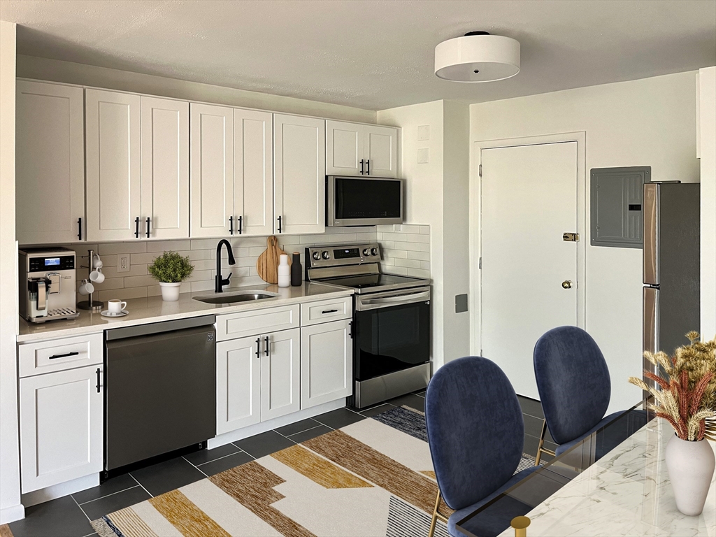 880 E 4th St., Boston, Massachusetts, 1 Bedroom Bedrooms, 3 Rooms Rooms,1 BathroomBathrooms,Residential Lease,For Rent,E 4th St.,73469731