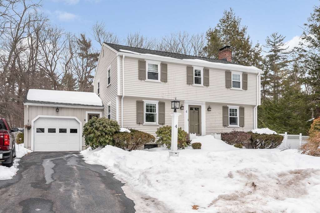 4 Hickory Lane, North Reading, Massachusetts, 3 Bedrooms Bedrooms, 8 Rooms Rooms,1.5 BathroomsBathrooms,Residential,For Sale,Hickory Lane,73478754