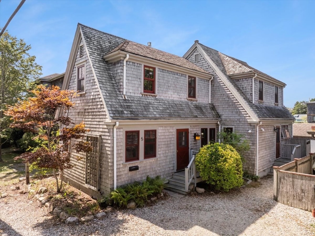 5 Park Road, Falmouth, Massachusetts, 4 Bedrooms Bedrooms, 7 Rooms Rooms,1.5 BathroomsBathrooms,Residential,For Sale,Park Road,73430402