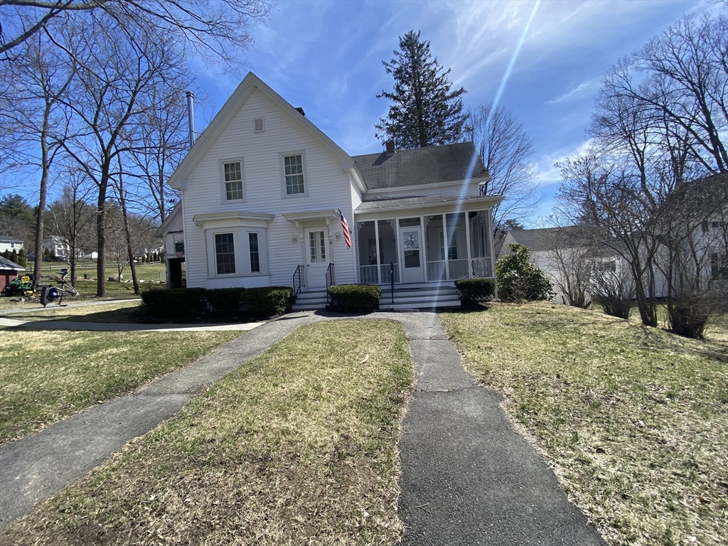 74 Moore Ave., Warren, Massachusetts, 5 Bedrooms Bedrooms, 8 Rooms Rooms,3 BathroomsBathrooms,Residential Lease,For Rent,Moore Ave.,73495439
