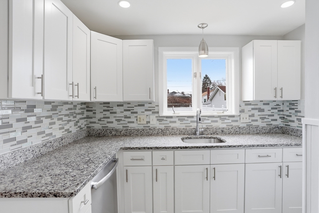 43 Tampa St, Worcester, Massachusetts, 3 Bedrooms Bedrooms, 6 Rooms Rooms,1.5 BathroomsBathrooms,Residential,For Sale,Tampa St,73495317