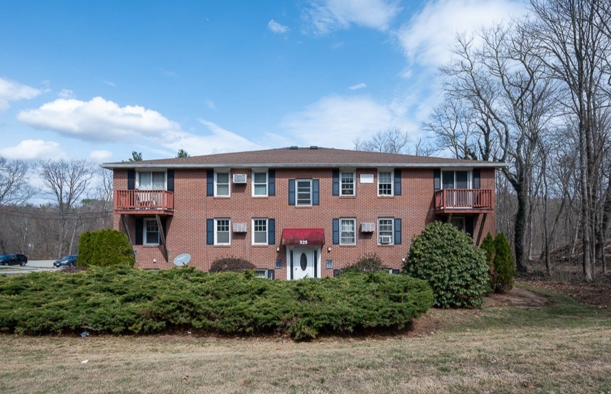 325 Ashland Ave, Southbridge, Massachusetts, 2 Bedrooms Bedrooms, 4 Rooms Rooms,1 BathroomBathrooms,Residential,For Sale,Ashland Ave,73495450
