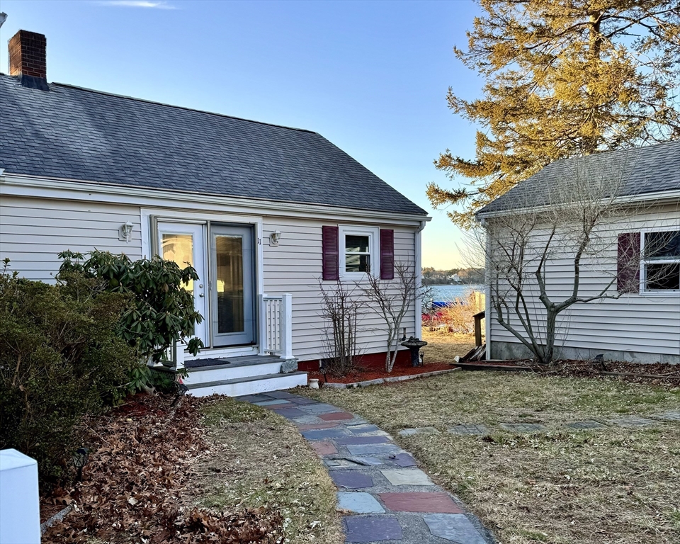 11 Wallace Point Rd Weekly Summer, Bourne, Massachusetts, 2 Bedrooms Bedrooms, 4 Rooms Rooms,1 BathroomBathrooms,Residential Lease,For Rent,Wallace Point Rd Weekly Summer,73495457