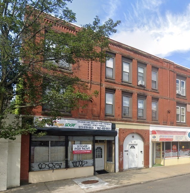 93 South Broadway St, Lawrence, Massachusetts, 2 Bedrooms Bedrooms, 3 Rooms Rooms,1 BathroomBathrooms,Residential Lease,For Rent,South Broadway St,73495403