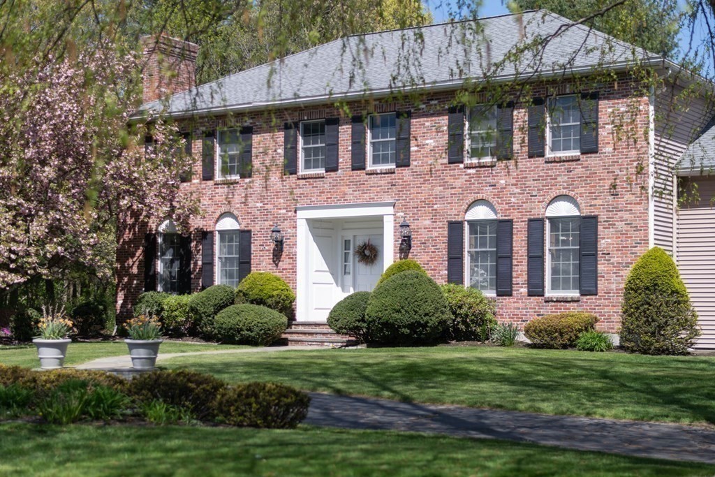 4 Elliston, Weston, Massachusetts, 5 Bedrooms Bedrooms, 11 Rooms Rooms,4.5 BathroomsBathrooms,Residential Lease,For Rent,Elliston,73495470