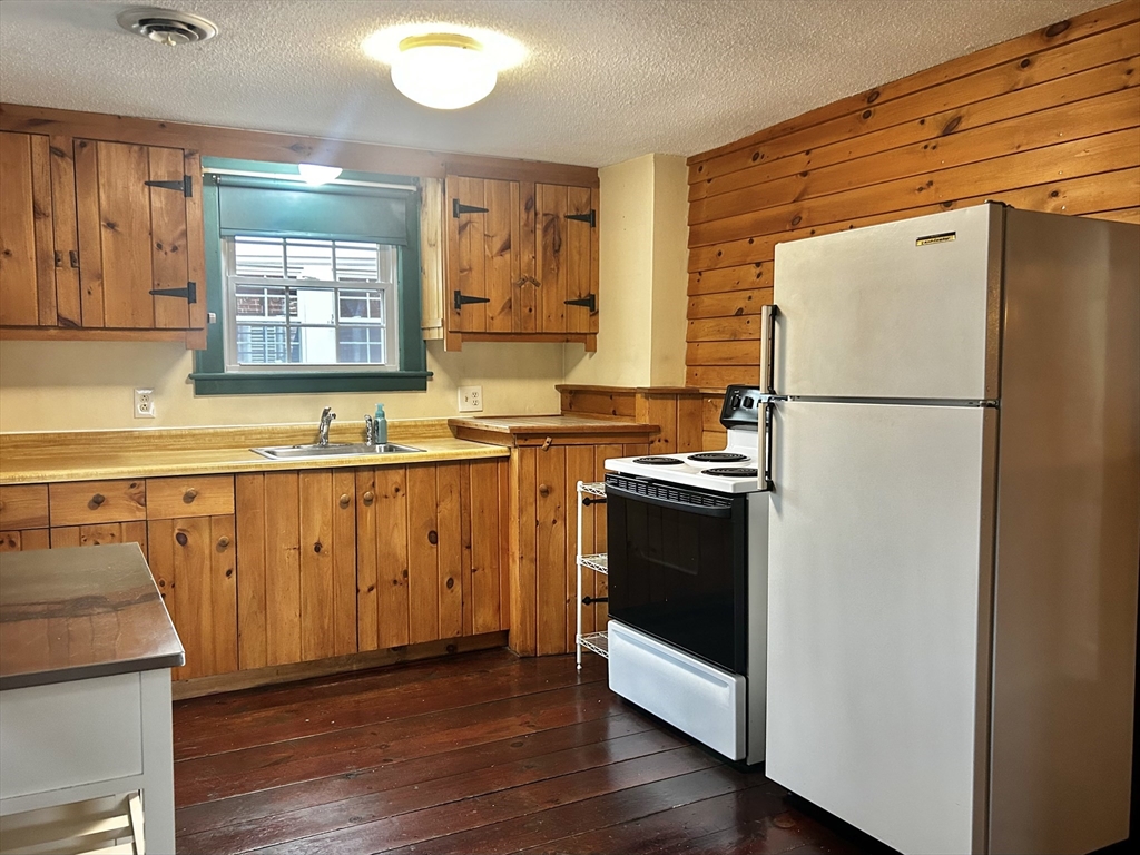 6 Long Farm Terrace, Greenfield, Massachusetts, 1 Bedroom Bedrooms, 3 Rooms Rooms,1 BathroomBathrooms,Residential Lease,For Rent,Long Farm Terrace,73495293